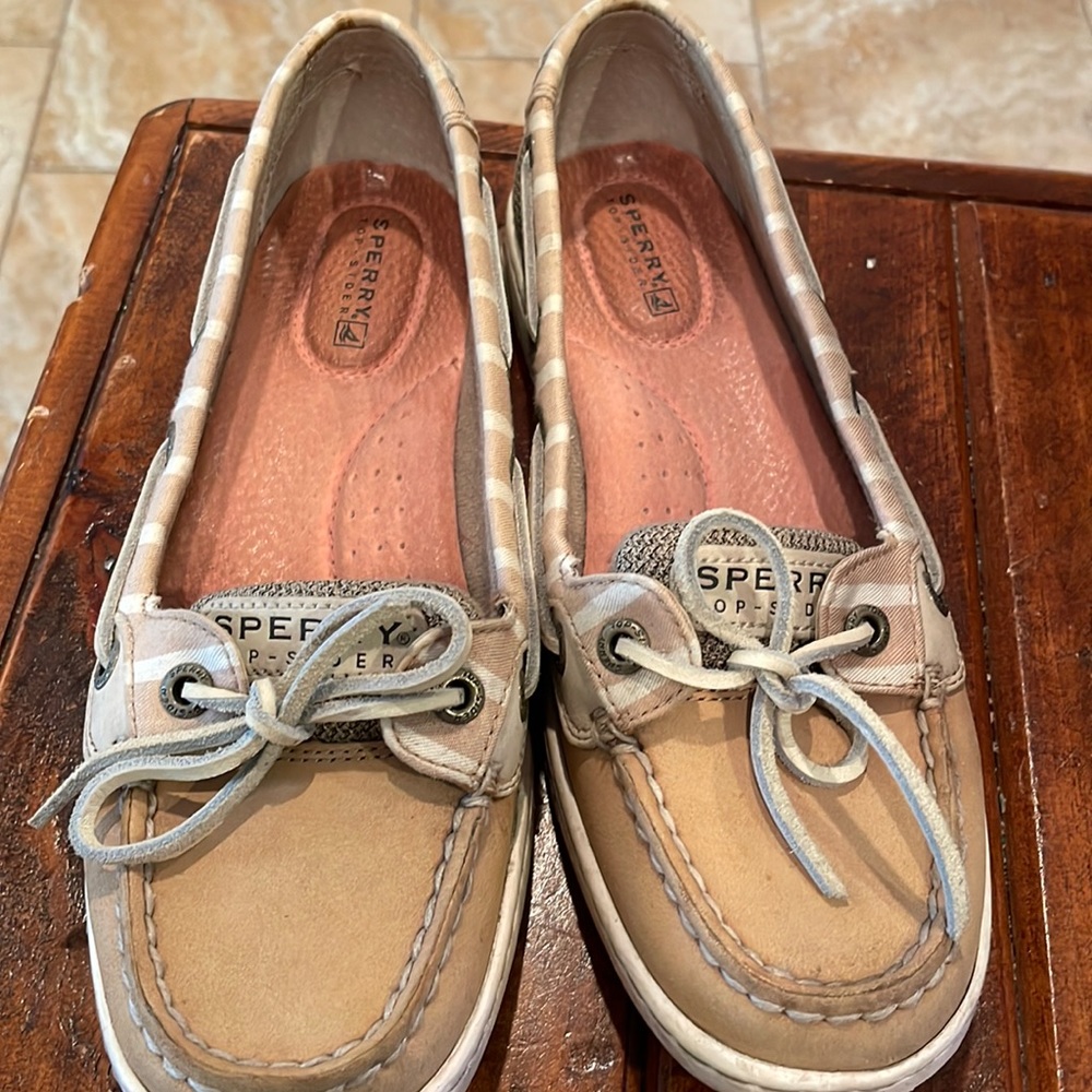 Women’s Sperry Top Sider (neutral color)